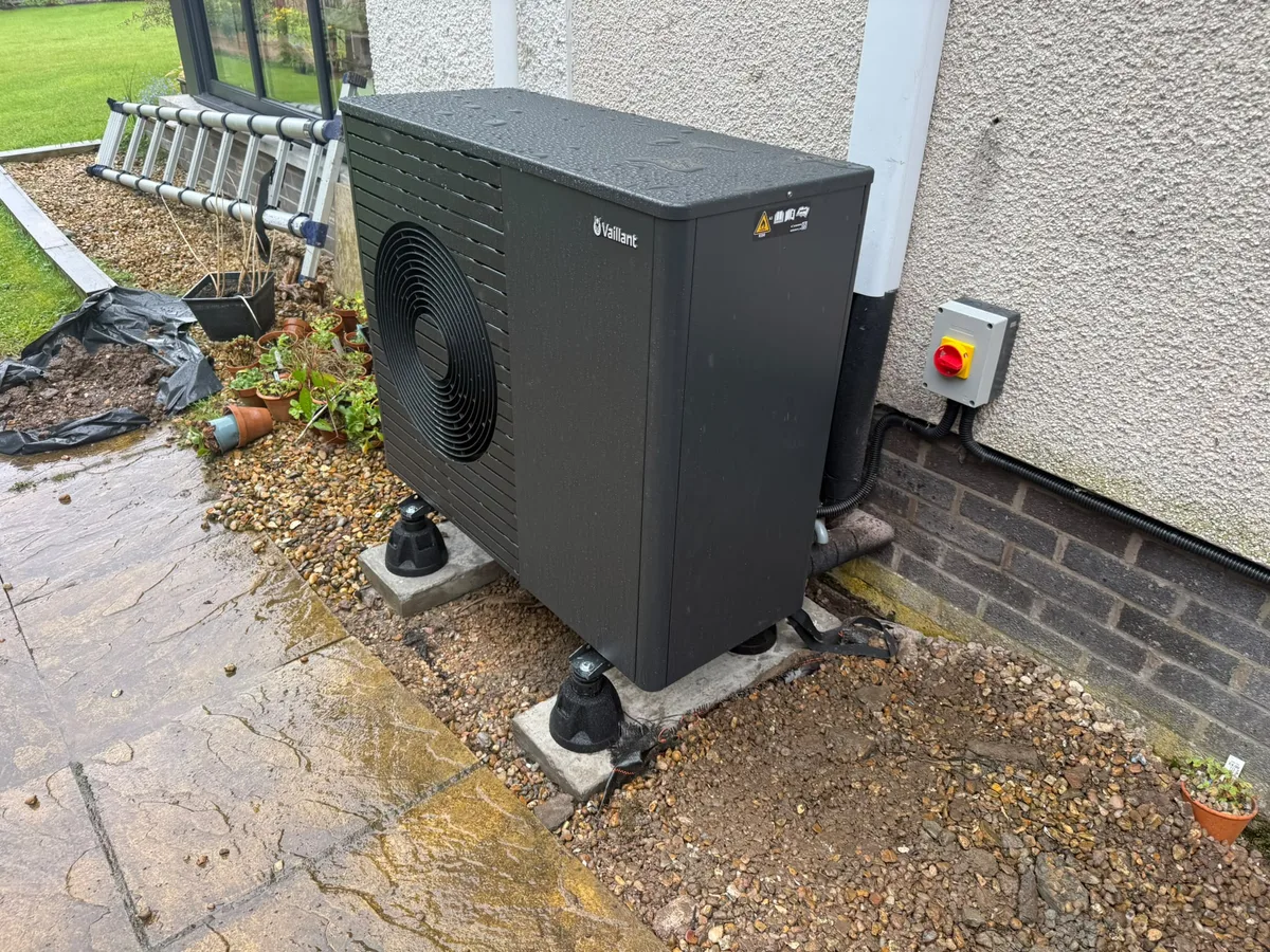 Outdoor air source heat pump